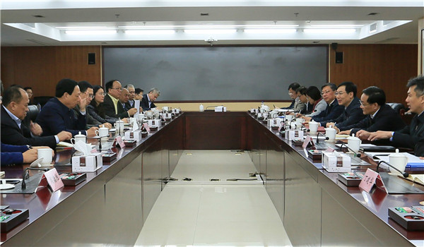 毕井泉就深化药审制度改革听取企业意见